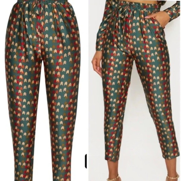 PRETTY LITTLE THING WOMENS Green CHEVRON PRINT CIGARETTE TROUSER SIZE 2 NWT - Picture 1 of 7